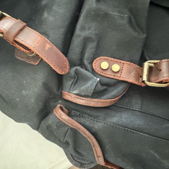 NEW MENS BACKPACK DISTRESSED - Picture 5 of 8